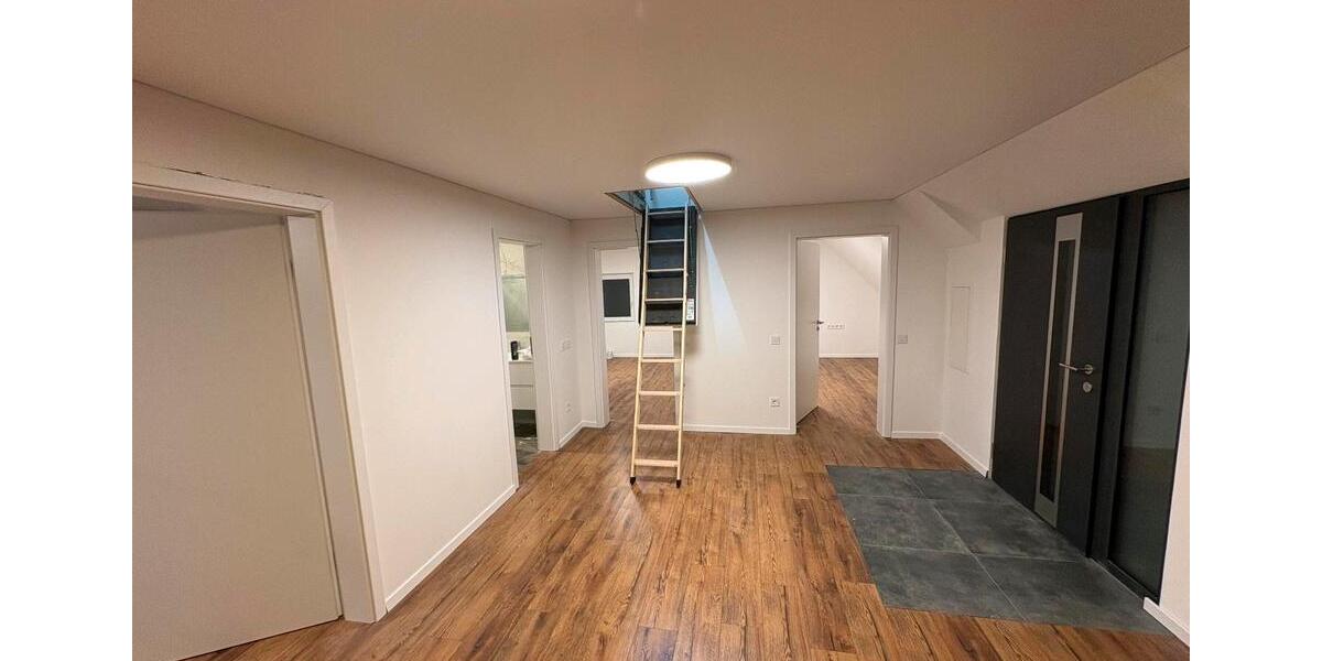 Dachgeschoßwohnung Donaueschingen - 4 Zimmer, 115 m&sup2;, 1.200&euro; | Angebot:25660059