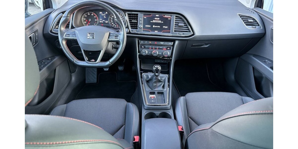 Seat Leon Sports Tourer FR KAMERA/CARPLAY/SHZ/1.HAND 53.232 km 18.900 &euro; Villingen-Schwenningen 78054