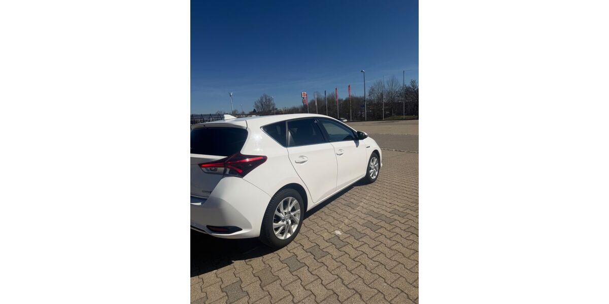 Toyota Auris 147.000 km 12.600 &euro; Villingen-Schwenningen 78056