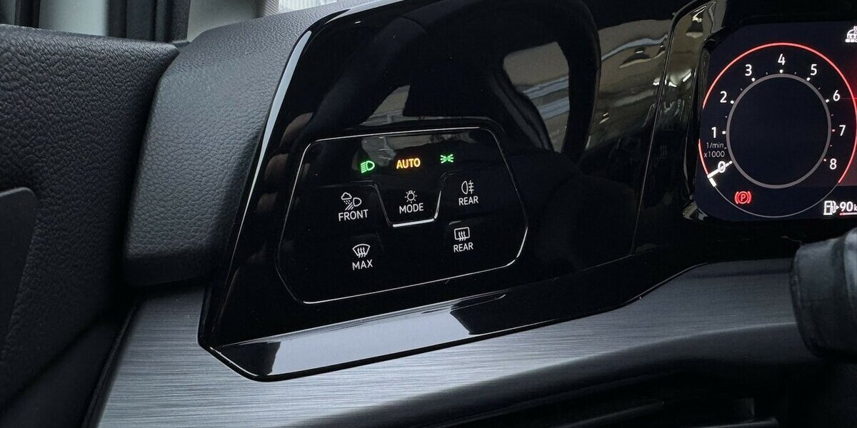 VW Golf 1 ST EDITION VIII LIM. STYLE/MASSAGE/MEMORY 128.913 km 16.800 &euro; Villingen-Schwenningen 78054