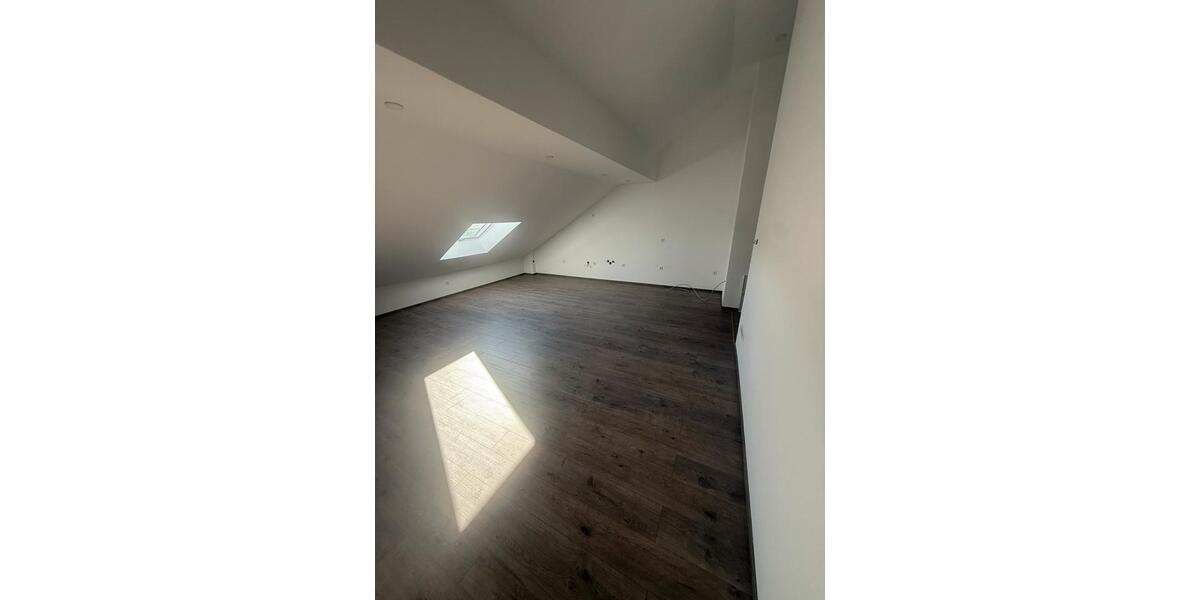 Dachgeschoßwohnung Villingen-Schwenningen Schwenningen - 2 Zimmer, 60 m&sup2;, 800&euro; | Angebot:26346908