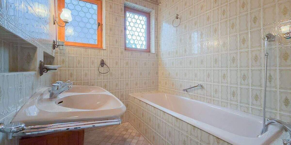 Einfamilienhaus Villingen-Schwenningen Weigheim - 6 Zimmer, 216 m&sup2;, 355.000&euro; | Angebot:25744848