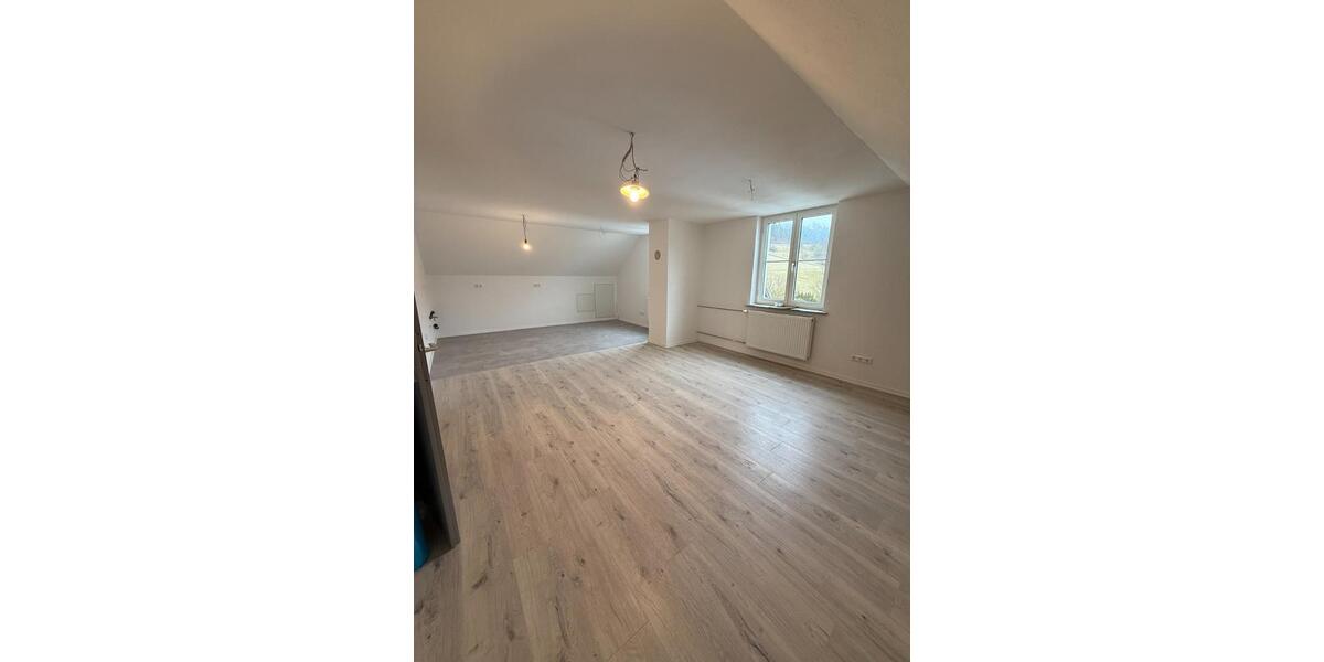 Dachgeschoßwohnung Blumberg - 3 Zimmer, 72 m&sup2;, 700&euro; | Angebot:25393854