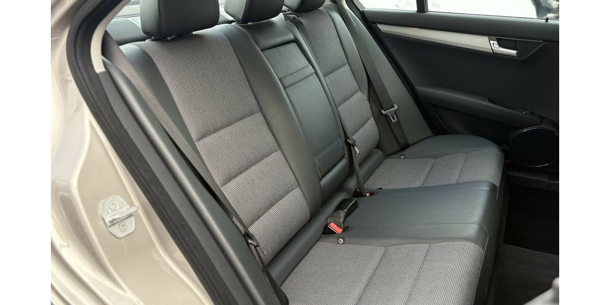 Mercedes-Benz C 220 CDI SITZHEIZUNG/BI-XENON/TEMPOM/ISOFIX/PDC 124.885 km 10.900 &euro; Villingen-Schwenningen 78054