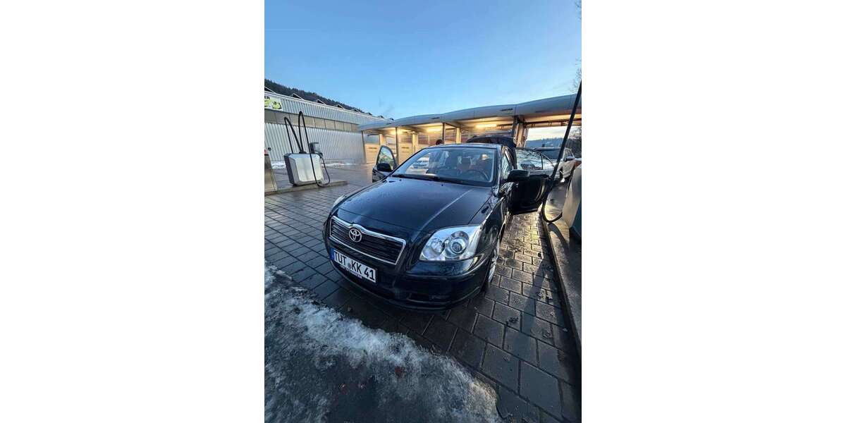 Toyota Avensis 202.000 km 5.500 &euro; tuttlingen 78532