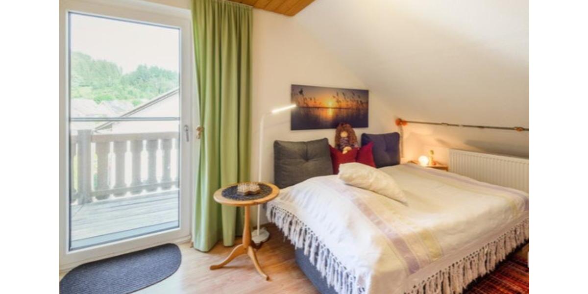 Dachgeschoßwohnung Titisee-Neustadt Neustadt - 6 Zimmer, 120 m&sup2;, 349.000&euro; | Angebot:25614909