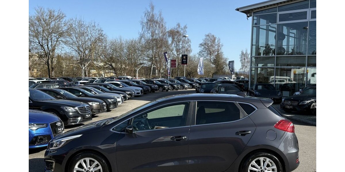 Kia Ceed 1.6 Spirit NAVI/KAMERA/CARPLAY/SITZHEIZUNG 94.202 km 12.900 &euro; Villingen-Schwenningen 78054