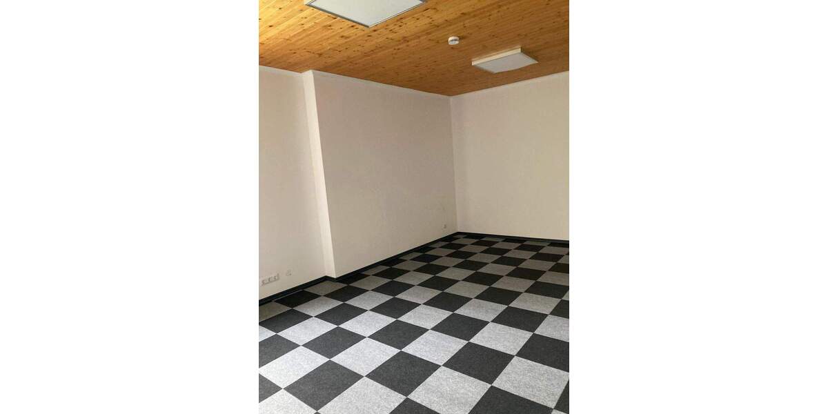Gewerbeobjekt Villingen-Schwenningen Villingen - 8 Zimmer, 350 m&sup2;, 2.275&euro; | Angebot:25669185