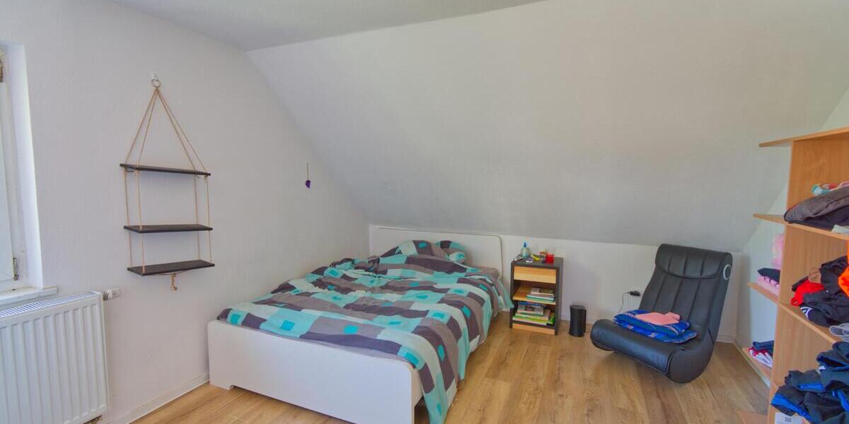 Über 6% Brutto-RENDITE, top renoviert & gut vermietet! Attraktive 2,5 Zimmer-Dachgeschosswohnung mit Stellplatz - Dachgeschoßwohnung Villingen-Schwenningen Schwenningen | Angebot:25376509