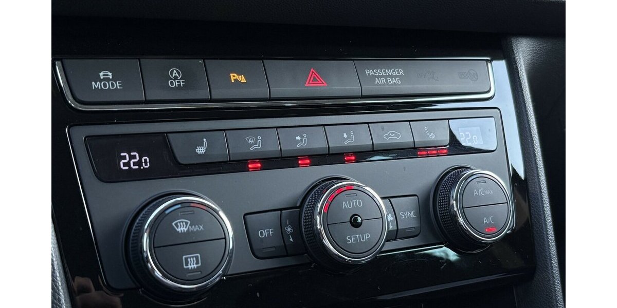 Seat Leon Sports Tourer FR KAMERA/CARPLAY/SHZ/1.HAND 53.232 km 18.900 &euro; Villingen-Schwenningen 78054