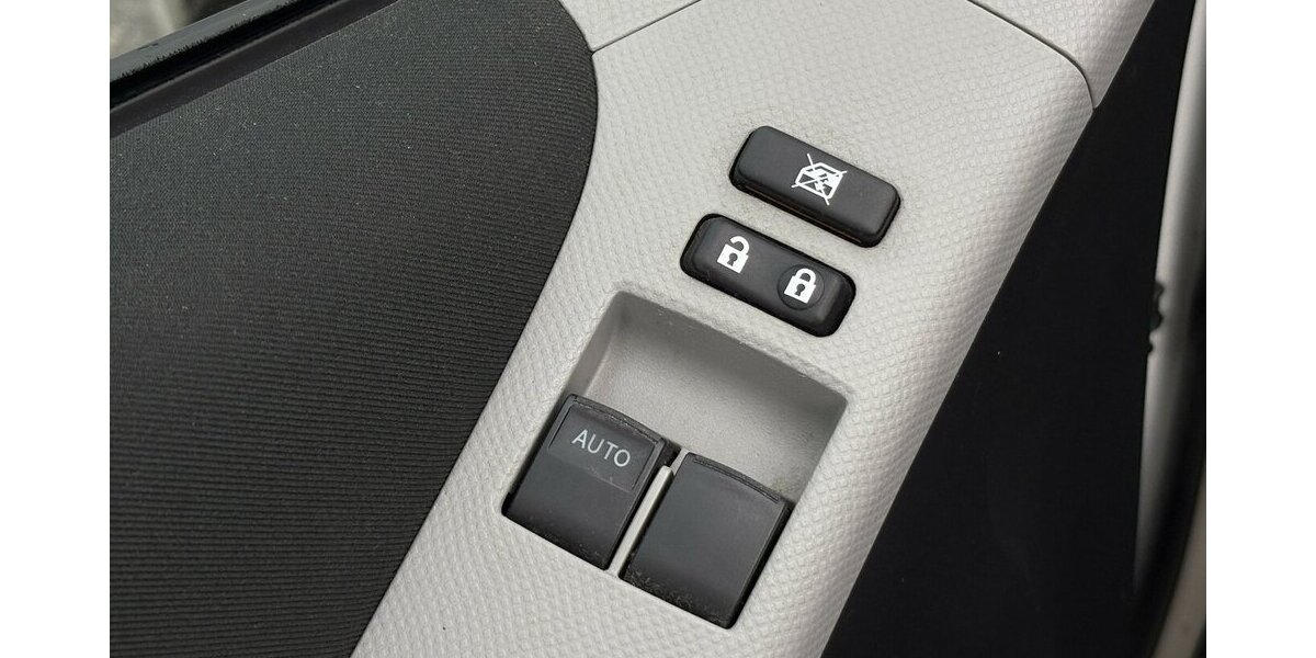 Toyota Yaris 1.0 Cool/KLIMAANLAGE/5-TÜRIG/SCHECKHEFT 112.981 km 4.900 &euro; Villingen-Schwenningen 78054