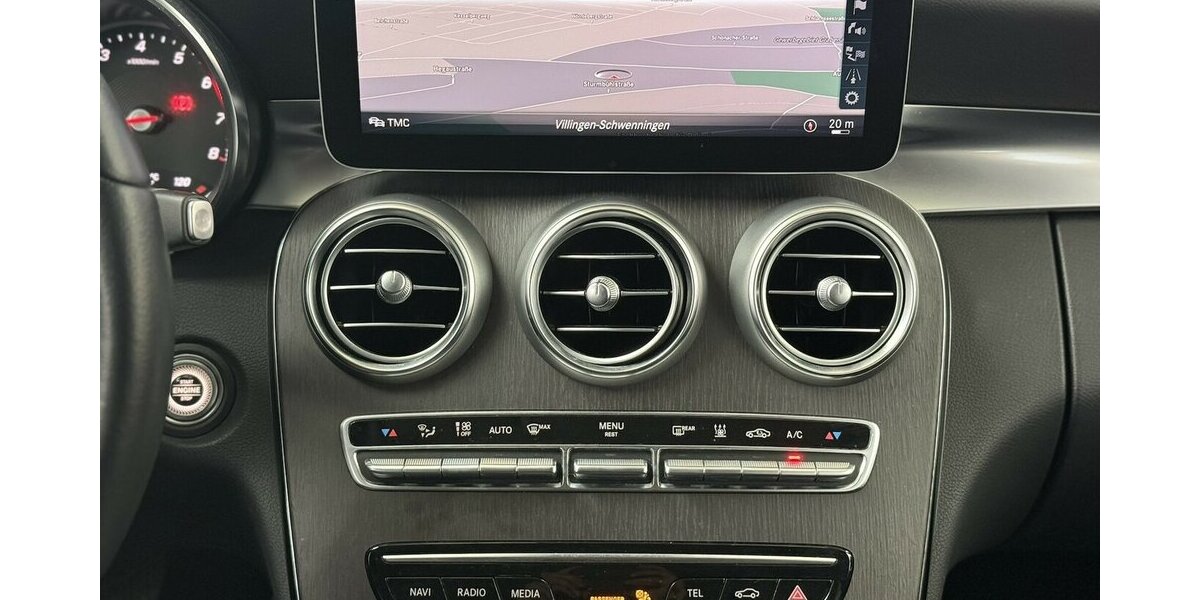 Mercedes-Benz C 180 AVANTGARDE/BURMESTER/KAMERA/HEAD UP/LEDER 72.347 km 25.900 &euro; Villingen-Schwenningen 78054