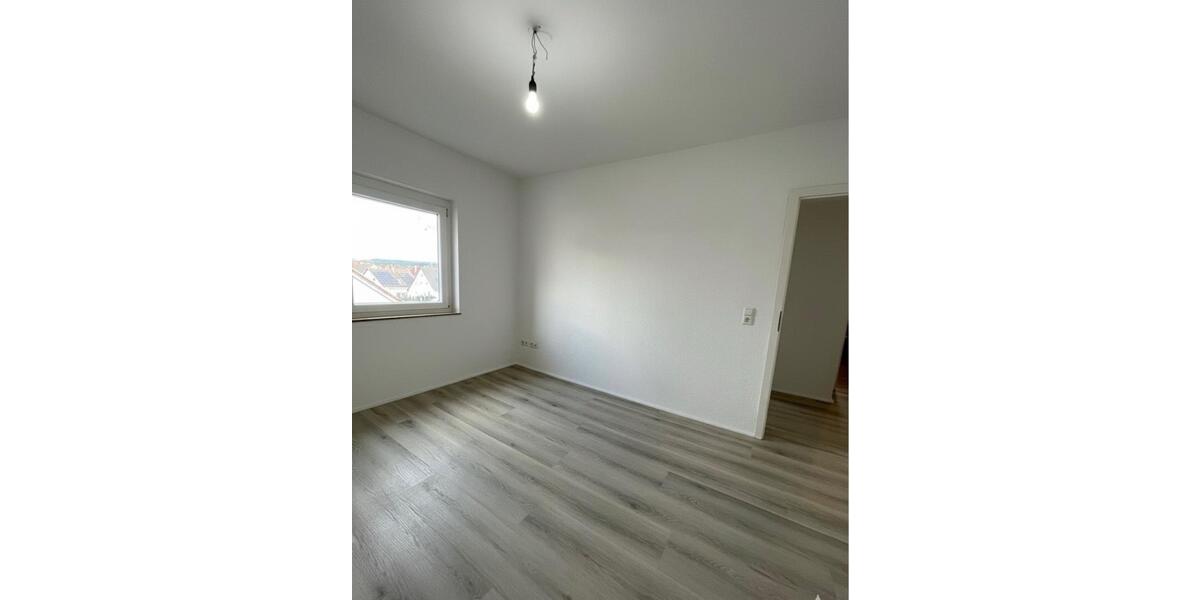 Dachgeschoßwohnung Trossingen - 4.5 Zimmer, 100 m&sup2;, 900&euro; | Angebot:23595540