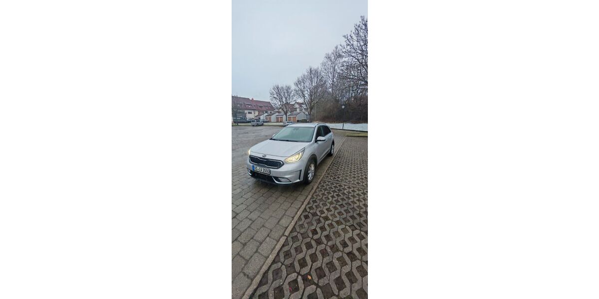 Kia Niro 91.000 km 17.290 &euro; Brigachtal 78086