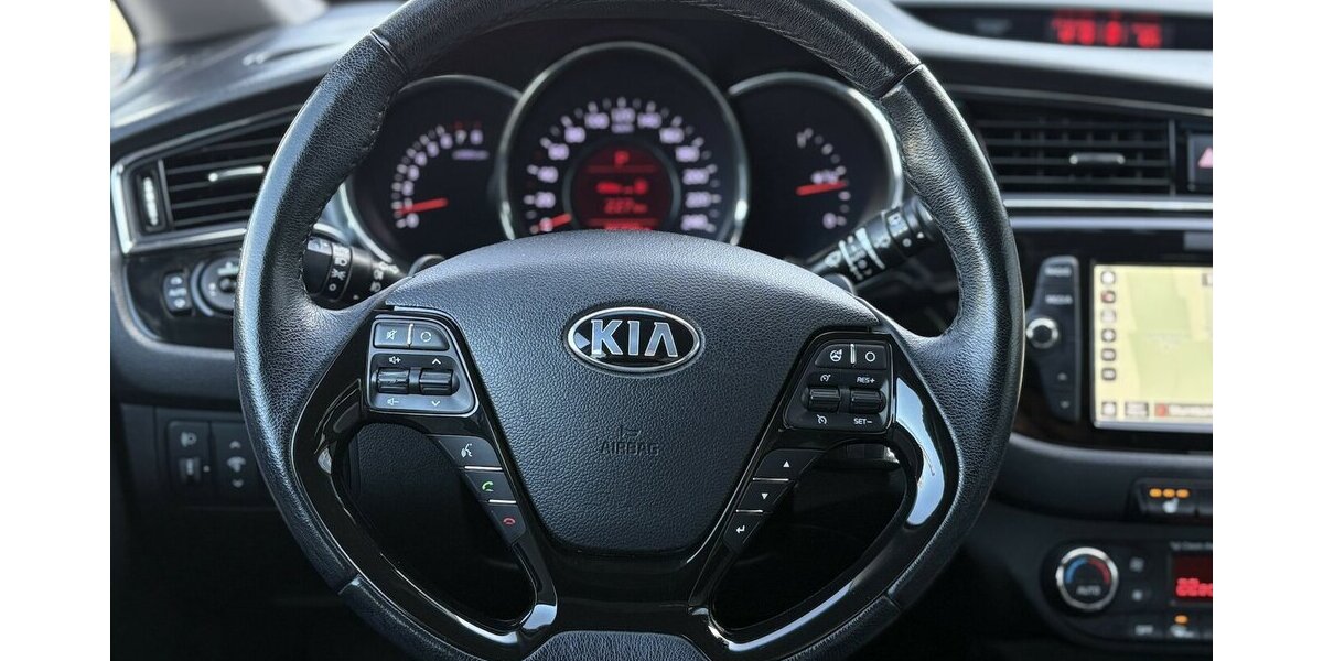 Kia Ceed 1.6 Spirit NAVI/KAMERA/CARPLAY/SITZHEIZUNG 94.202 km 12.900 &euro; Villingen-Schwenningen 78054