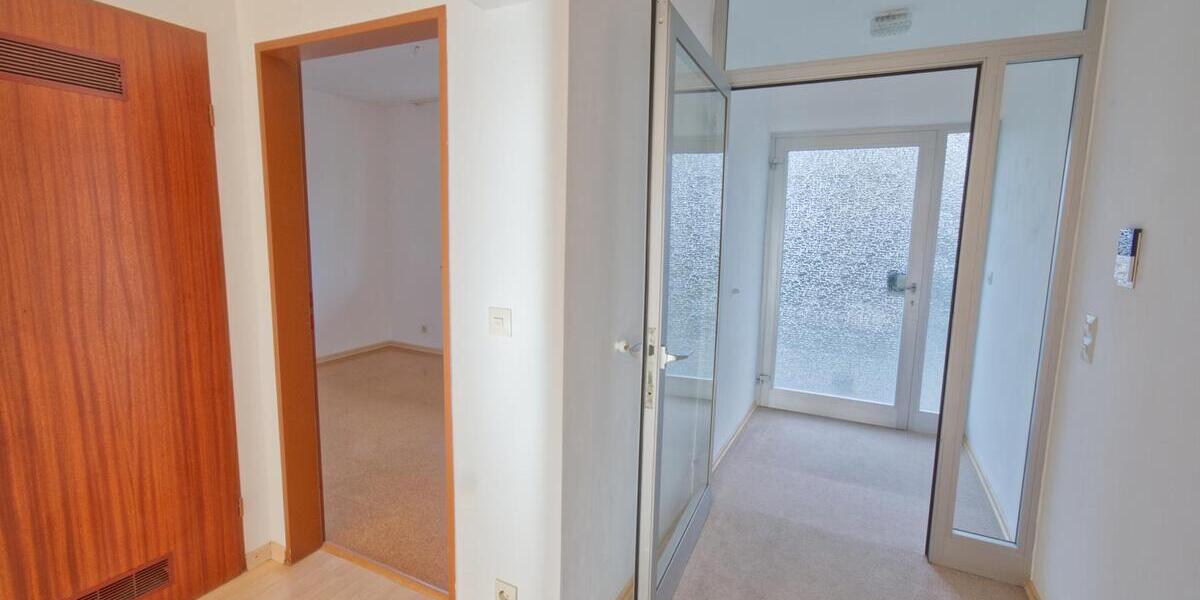 Helle 3,5 Zimmer-Erdgeschosswohnung mit eigenem Eingang, Balkon und TG-Stellplatz - Erdgeschoßwohnung Villingen-Schwenningen Schwenningen | Angebot:23555221
