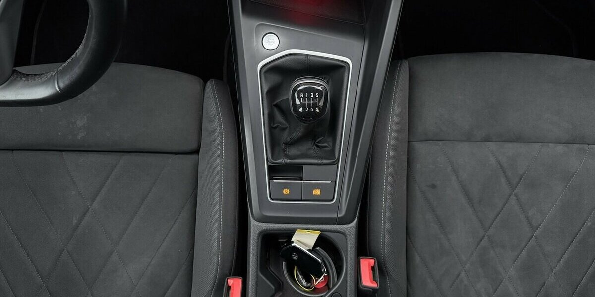 VW Golf 1 ST EDITION VIII LIM. STYLE/MASSAGE/MEMORY 128.913 km 16.800 &euro; Villingen-Schwenningen 78054