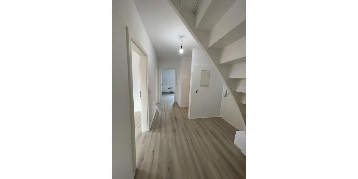 Dachgeschoßwohnung Trossingen - 4.5 Zimmer, 100 m&sup2;, 900&euro; | Angebot:23595540