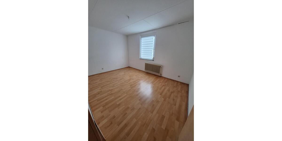 Erdgeschoßwohnung Tuttlingen - 4.5 Zimmer, 138 m&sup2;, 1.200&euro; | Angebot:25418880