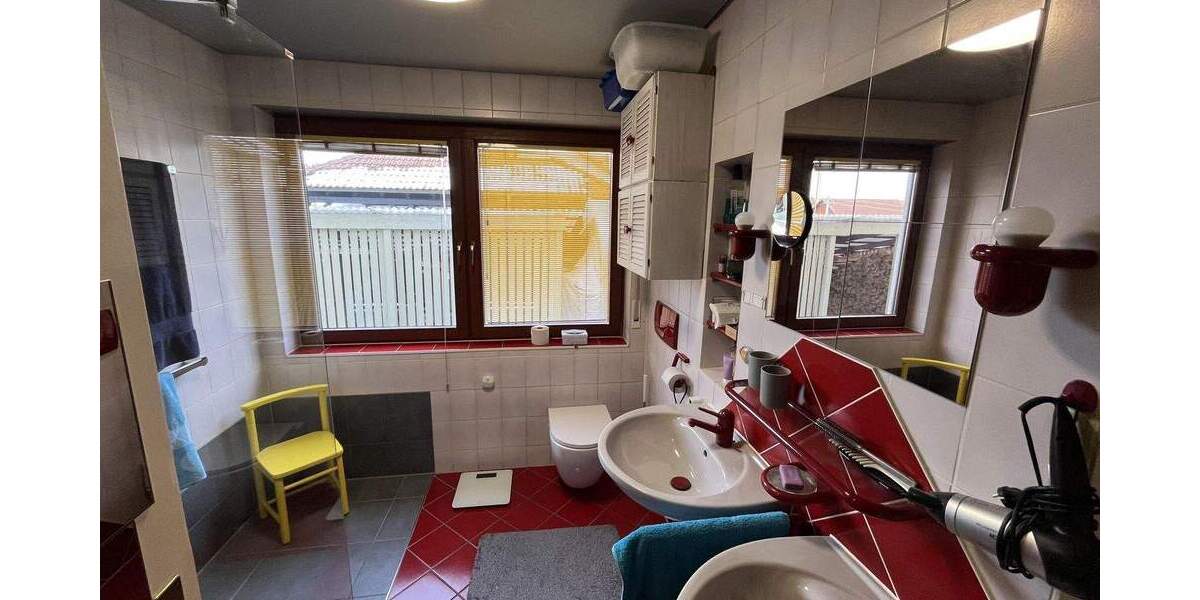 Einfamilienhaus Tuttlingen Nendingen - 8 Zimmer, 221 m&sup2;, 649.000&euro; | Angebot:25676929