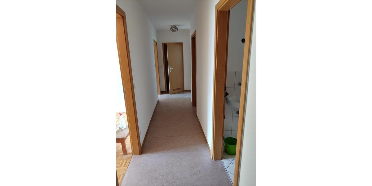 Etagenwohnung Villingen-Schwenningen Schwenningen - 3.5 Zimmer, 90 m&sup2;, 700&euro; | Angebot:26505997