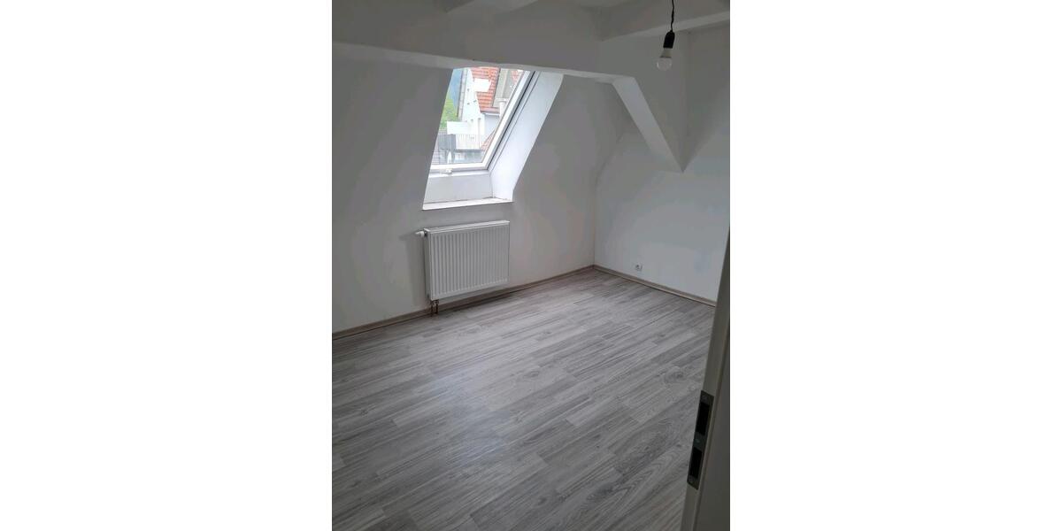 Dachgeschoßwohnung Tuttlingen - 4 Zimmer, 80 m&sup2;, 670&euro; | Angebot:25875407