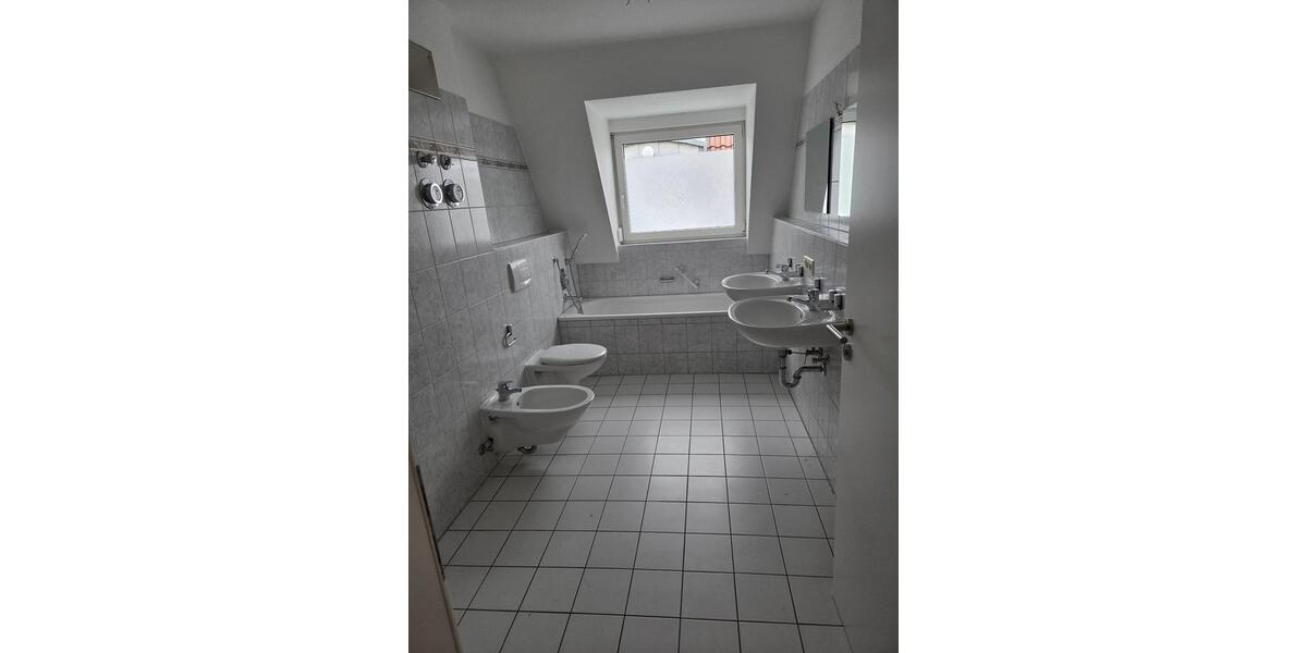 Dachgeschoßwohnung Tuttlingen - 3 Zimmer, 94 m&sup2;, 780&euro; | Angebot:25873601