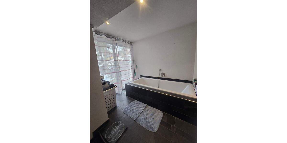 Einfamilienhaus Hüfingen Innenstadt - 8 Zimmer, 140 m&sup2;, 290.000&euro; | Angebot:25928934