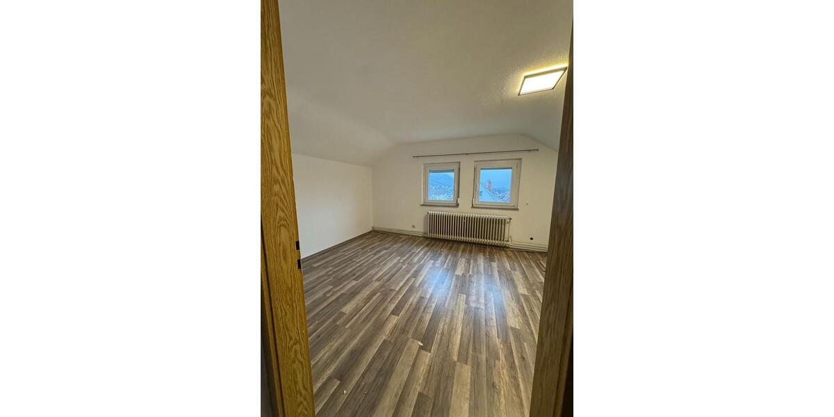 Dachgeschoßwohnung Tuttlingen - 3 Zimmer, 80 m&sup2;, 700&euro; | Angebot:25852575