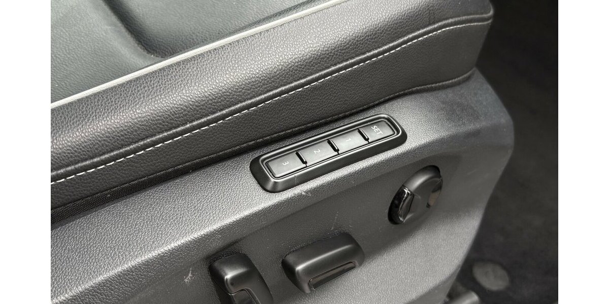 VW Tiguan 2.0 TDI 4Motion R-Line 360°/PANO/MEMORY 103.124 km 29.900 &euro; Villingen-Schwenningen 78054