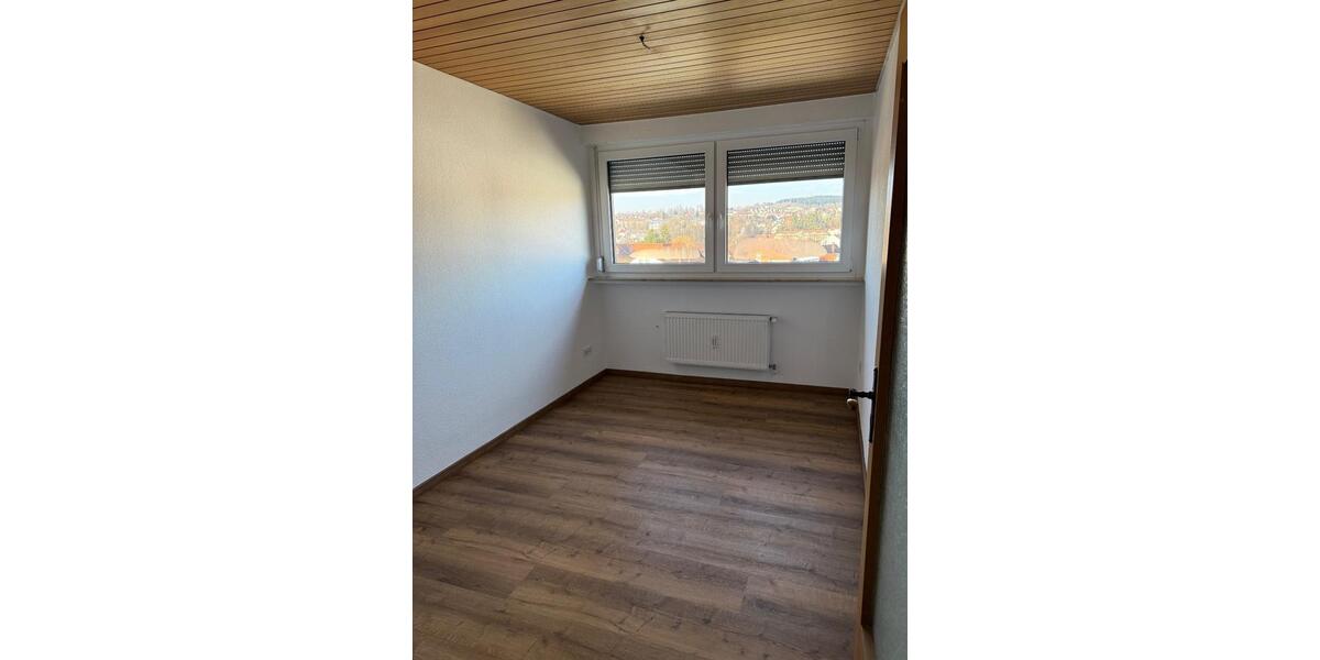 Dachgeschoßwohnung Donaueschingen - 3 Zimmer, 89 m&sup2;, 950&euro; | Angebot:25843410