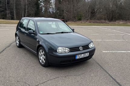VW Golf 241.000 km 4.999 &euro; Hausen ob Verena 78595