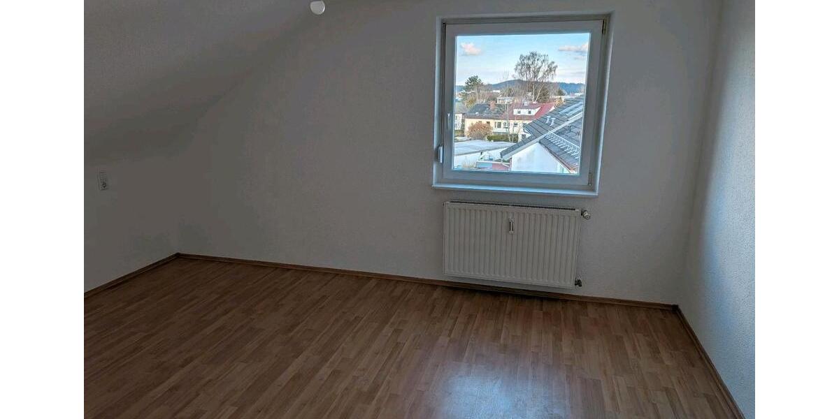 Dachgeschoßwohnung Villingen-Schwenningen Schwenningen - 3 Zimmer, 59 m&sup2;, 660&euro; | Angebot:26012933