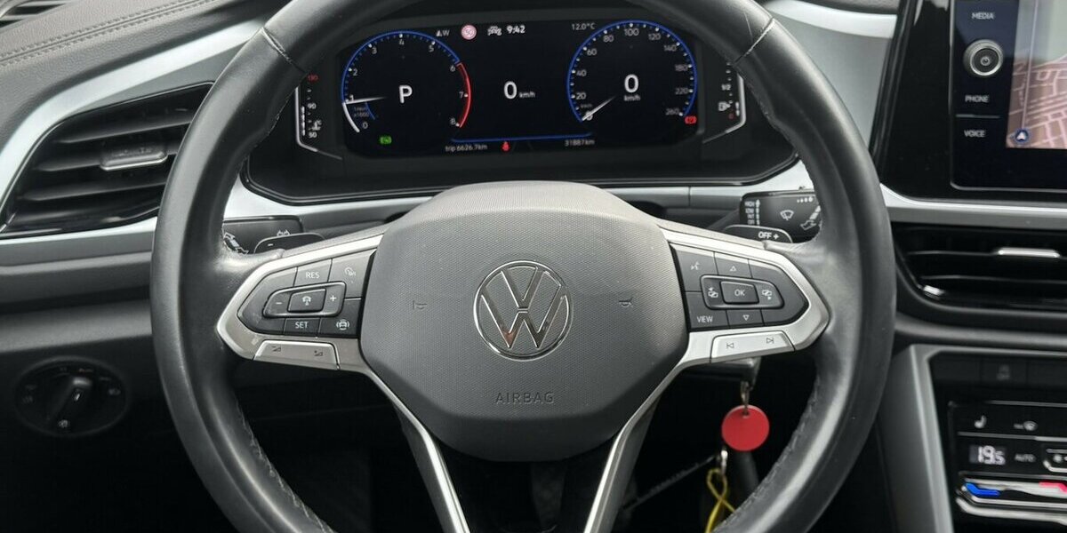 VW T-Roc 1.5 TSI LIFE DSG/NAVI/LED-PLUS/AHK/1.HAND 31.887 km 25.800 &euro; Villingen-Schwenningen 78054
