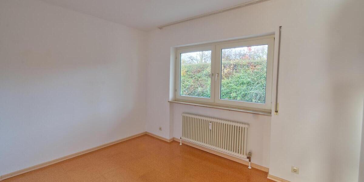 Helle 3,5 Zimmer-Erdgeschosswohnung mit eigenem Eingang, Balkon und TG-Stellplatz - Erdgeschoßwohnung Villingen-Schwenningen Schwenningen | Angebot:23555221