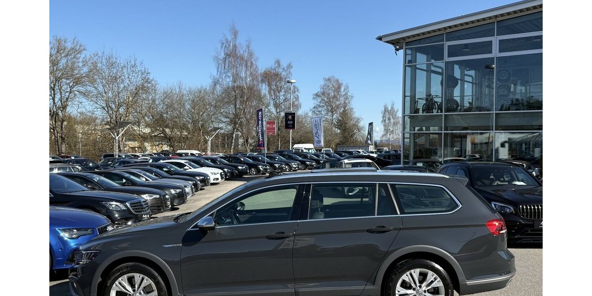 VW Passat Alltrack 2.0 TDI MASSAGE/PANO/NAVI/1.HAND 88.854 km 26.800 &euro; Villingen-Schwenningen 78054