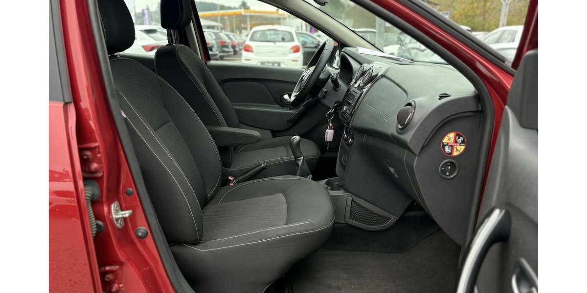Dacia Sandero II 1.0 Comfort BT/KLIMA/TEMPOMAT/1.HAND 36.512 km 6.900 &euro; Villingen-Schwenningen 78054