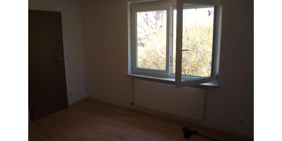Erdgeschoßwohnung Tuttlingen - 1 Zimmer, 90 m&sup2;, 750&euro; | Angebot:26662149
