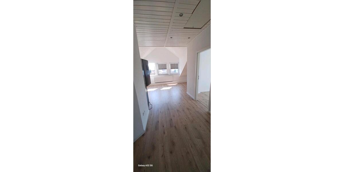 Dachgeschoßwohnung Villingen-Schwenningen Schwenningen - 2 Zimmer, 71 m&sup2;, 1.100&euro; | Angebot:25789584