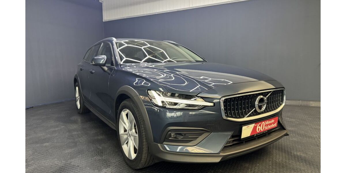 Volvo V60 Cross Country 53.510 km 32.490 &euro; Rottweil 78628