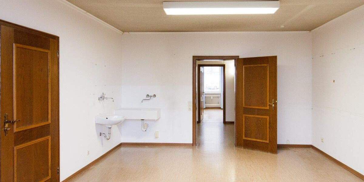 Etagenwohnung Bonndorf - 8 Zimmer, 250.000&euro; | Angebot:25695640