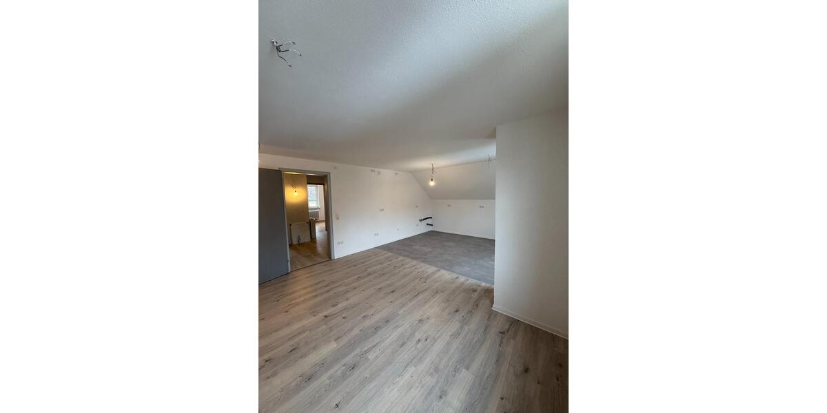 Dachgeschoßwohnung Blumberg - 3 Zimmer, 72 m&sup2;, 700&euro; | Angebot:25393854