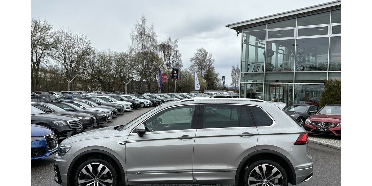 VW Tiguan 2.0 TDI 4Motion R-Line 360°/PANO/MEMORY 103.124 km 29.900 &euro; Villingen-Schwenningen 78054