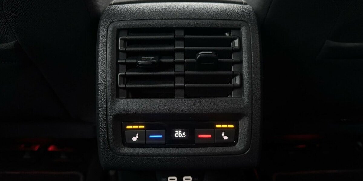 VW Golf 1 ST EDITION VIII LIM. STYLE/MASSAGE/MEMORY 128.913 km 16.800 &euro; Villingen-Schwenningen 78054