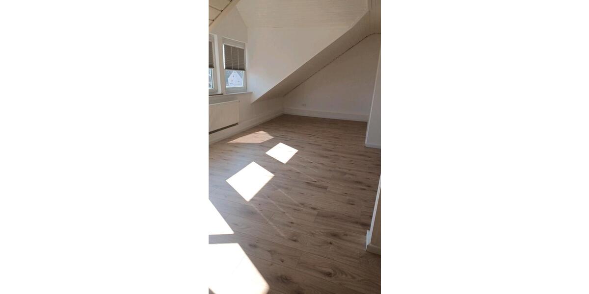 Dachgeschoßwohnung Villingen-Schwenningen Schwenningen - 2 Zimmer, 71 m&sup2;, 1.100&euro; | Angebot:25789584