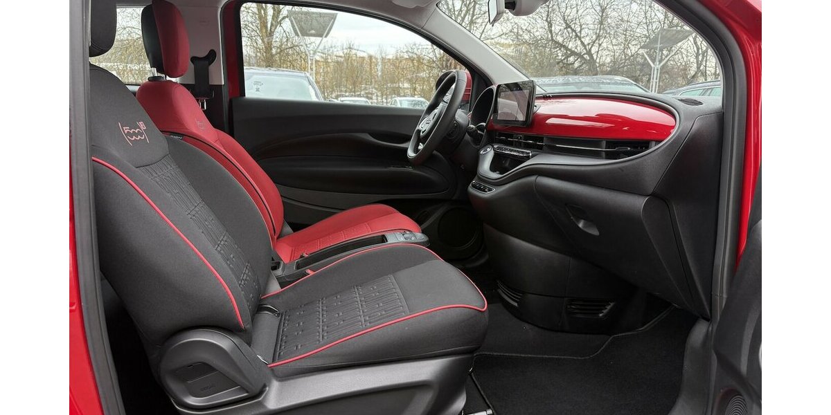 Fiat 500 E Cabrio Red NAVI/CARPLAY/KLIMA/DAB/1.HAND 37.863 km 16.900 &euro; Villingen-Schwenningen 78054