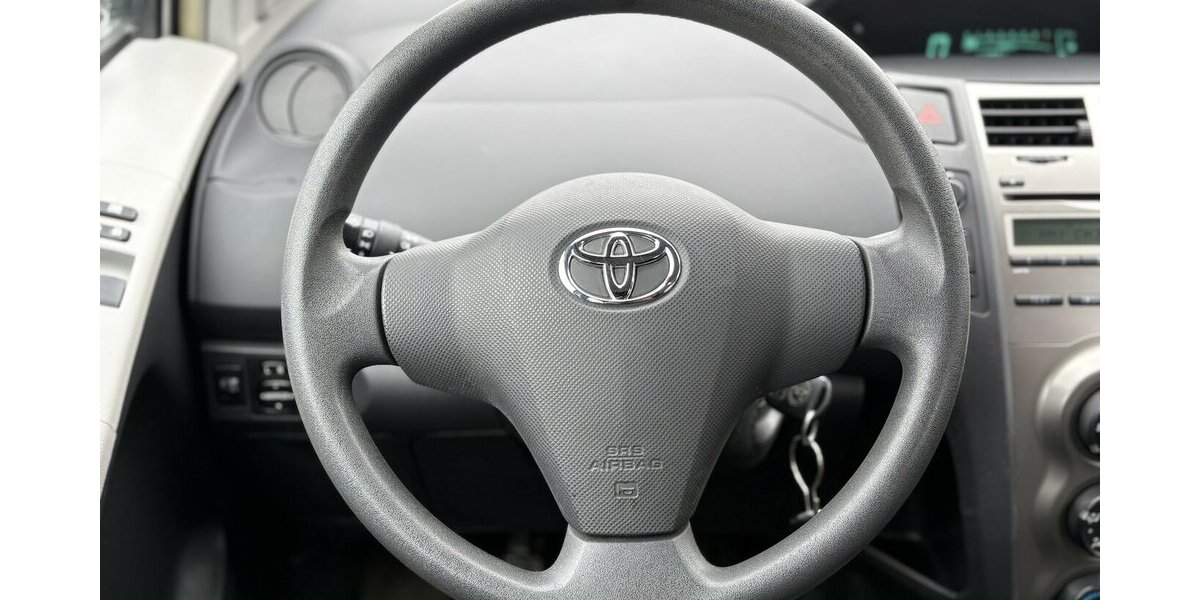 Toyota Yaris 1.0 Cool/KLIMAANLAGE/5-TÜRIG/SCHECKHEFT 112.981 km 4.900 &euro; Villingen-Schwenningen 78054