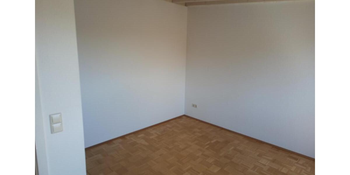 Dachgeschoßwohnung Villingen-Schwenningen Schwenningen - 3.5 Zimmer, 100 m&sup2;, 850&euro; | Angebot:26004494