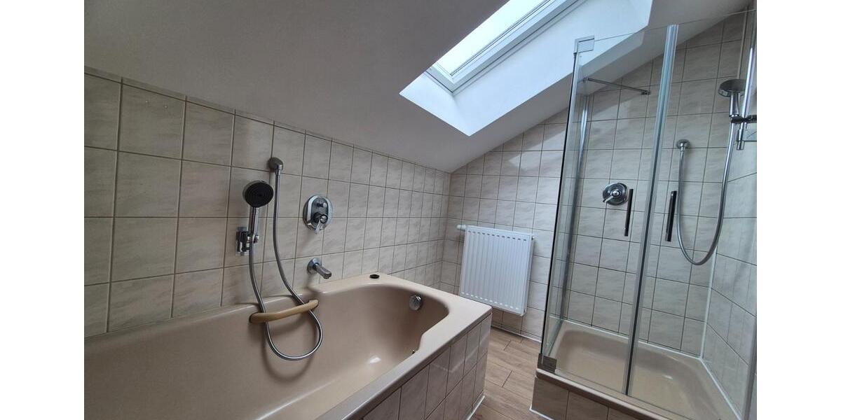 Dachgeschoßwohnung Oberndorf am Neckar - 3.5 Zimmer, 93 m&sup2;, 800&euro; | Angebot:25170911