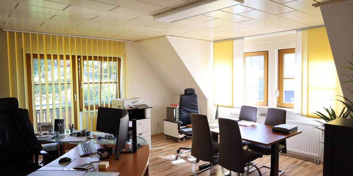 Etagenwohnung Zimmern - 5 Zimmer, 160 m&sup2;, 289.000&euro; | Angebot:25912990